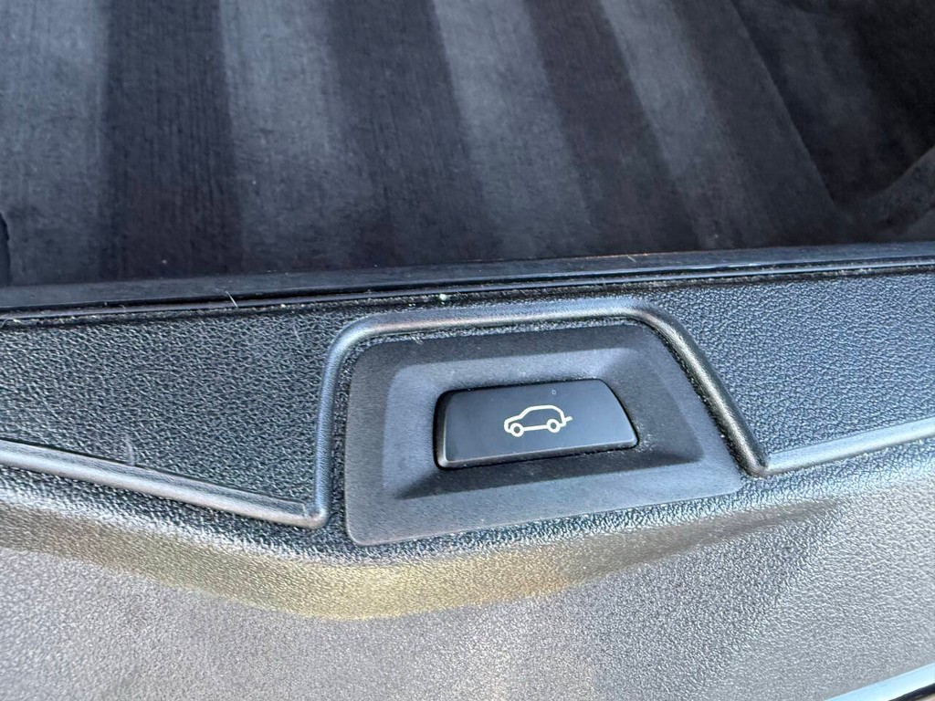 BMW X5 Vehicle Full-screen Gallery Image 43