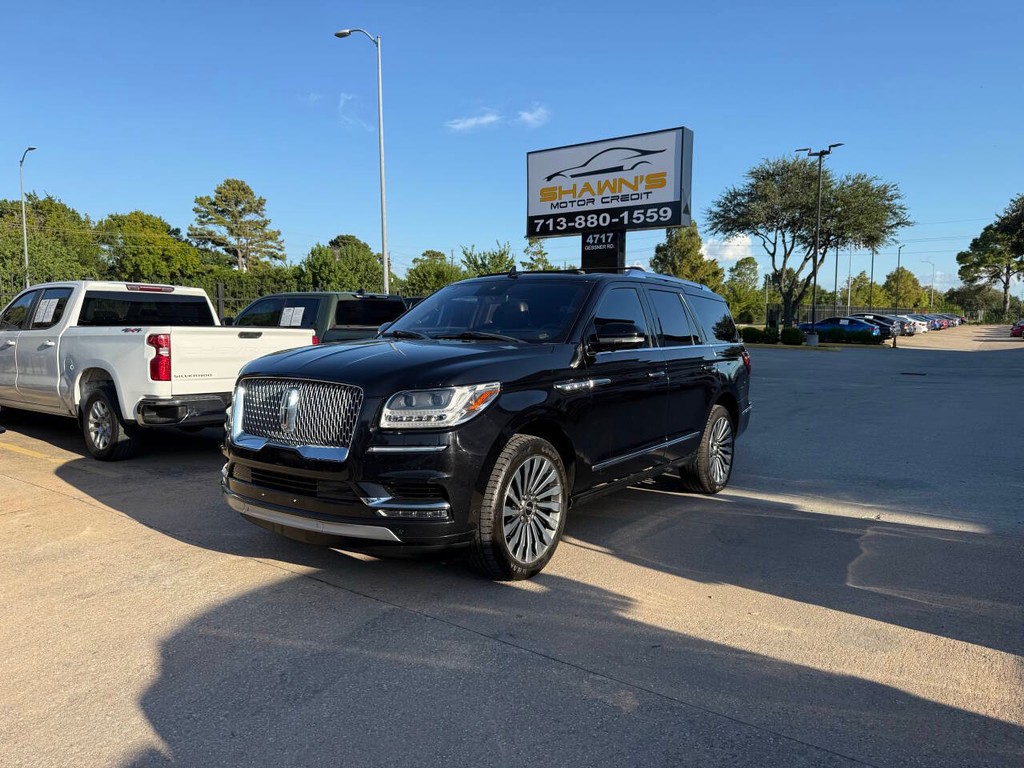 Lincoln Navigator Vehicle Full-screen Gallery Image 03