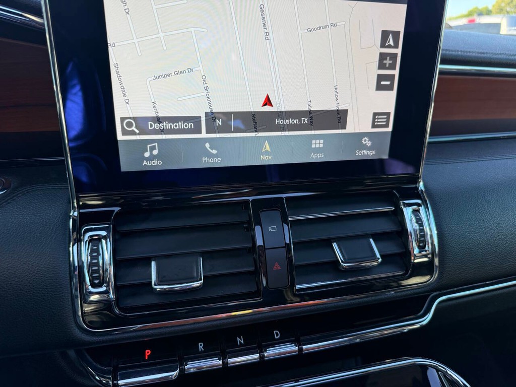 Lincoln Navigator Vehicle Full-screen Gallery Image 29