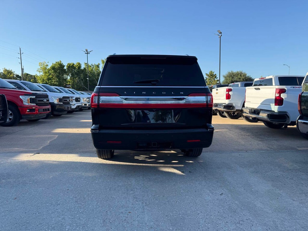 Lincoln Navigator Vehicle Full-screen Gallery Image 43