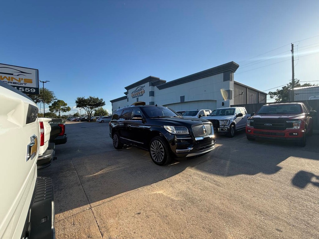 Lincoln Navigator Vehicle Full-screen Gallery Image 48