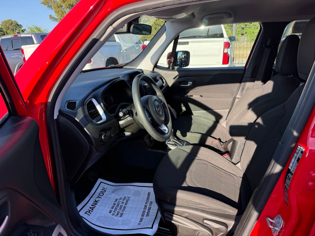 Jeep Renegade Vehicle Full-screen Gallery Image 07