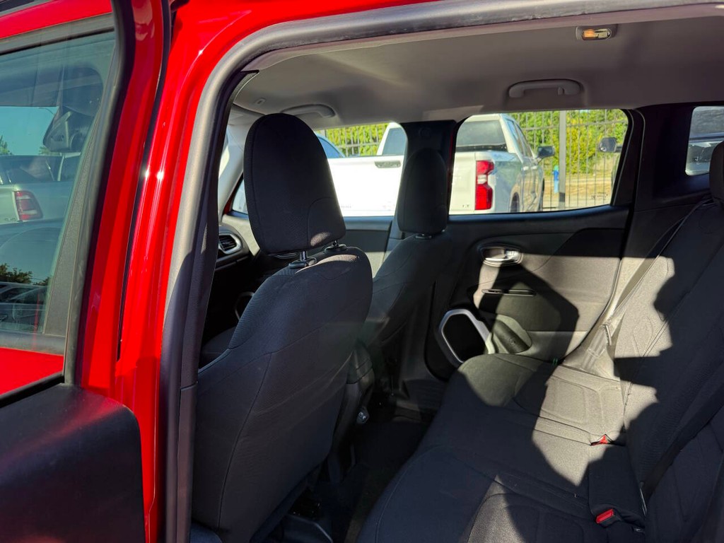 Jeep Renegade Vehicle Full-screen Gallery Image 12