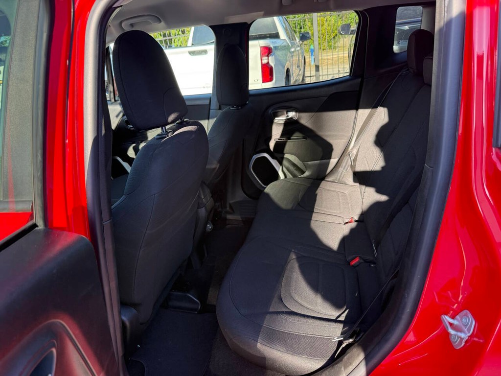 Jeep Renegade Vehicle Full-screen Gallery Image 13