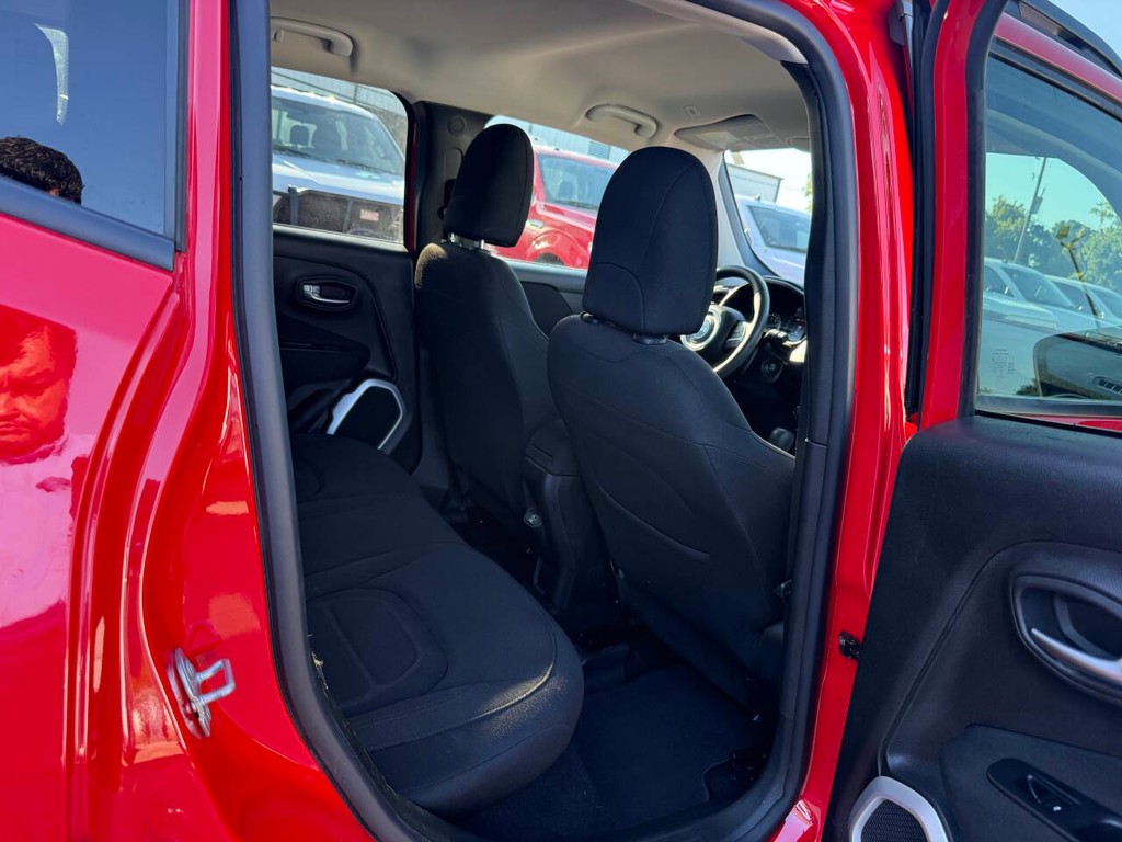 Jeep Renegade Vehicle Full-screen Gallery Image 15