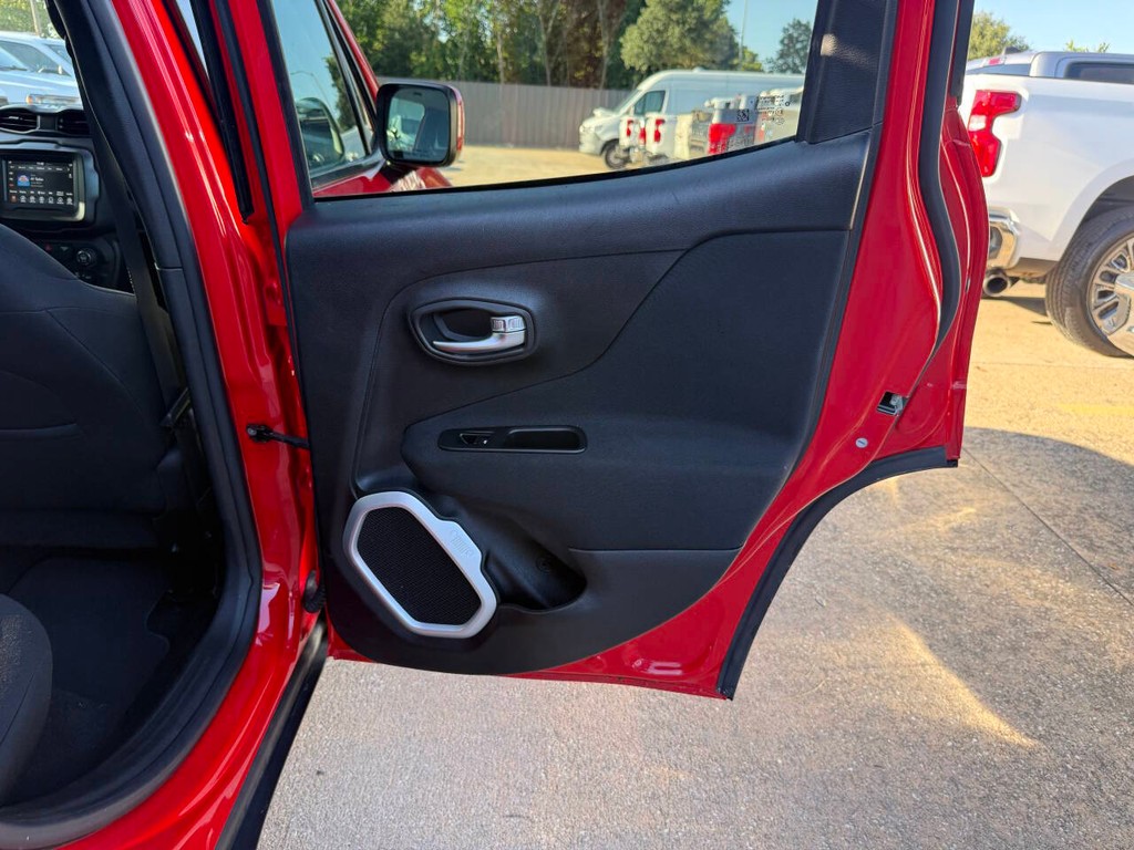 Jeep Renegade Vehicle Full-screen Gallery Image 16