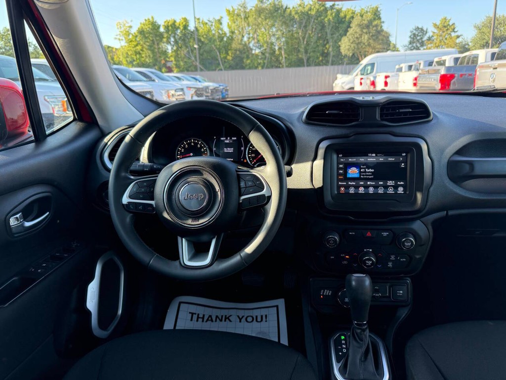 Jeep Renegade Vehicle Full-screen Gallery Image 21
