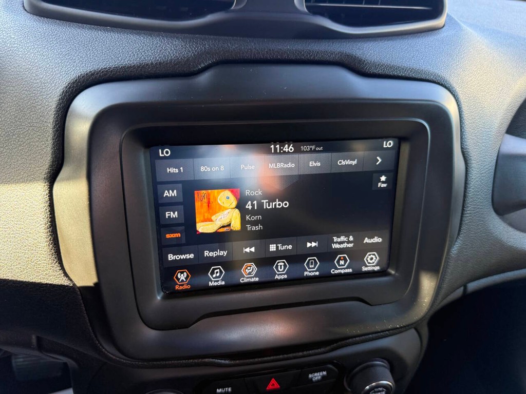 Jeep Renegade Vehicle Full-screen Gallery Image 26