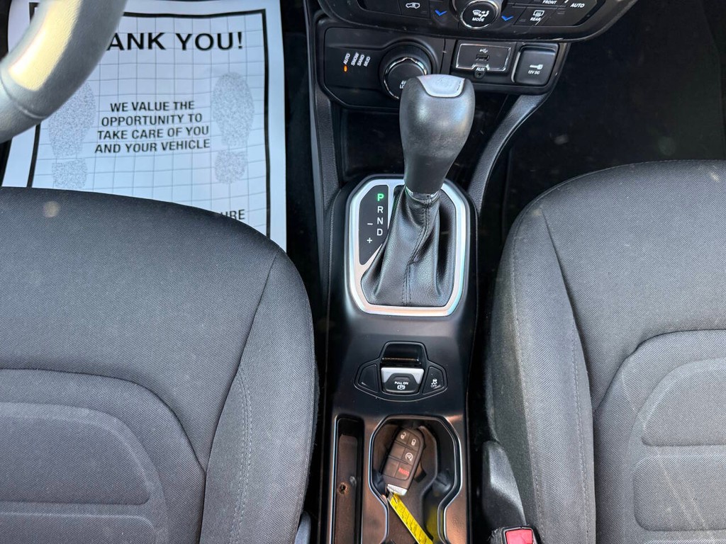 Jeep Renegade Vehicle Full-screen Gallery Image 30