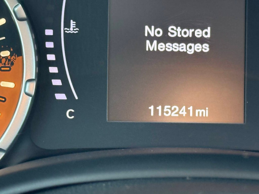 Jeep Renegade Vehicle Full-screen Gallery Image 33