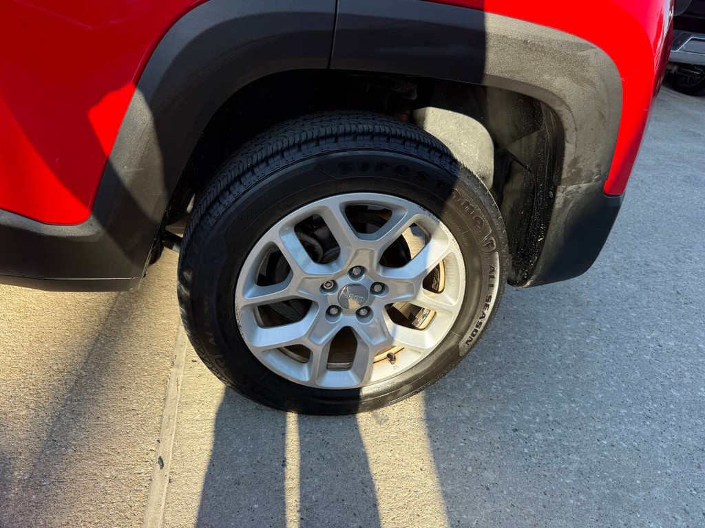 Jeep Renegade Vehicle Full-screen Gallery Image 36