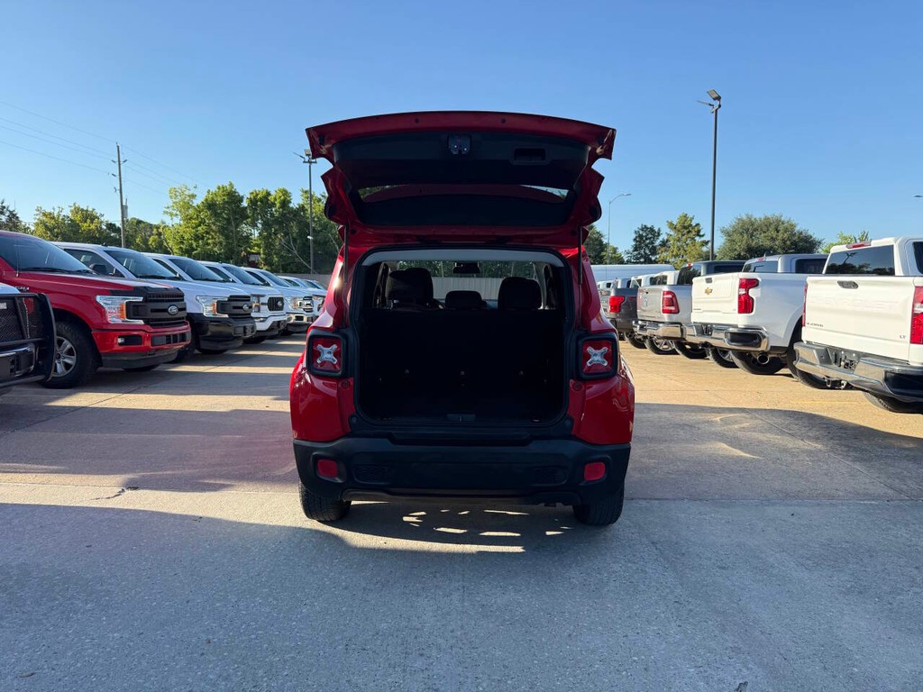 Jeep Renegade Vehicle Full-screen Gallery Image 37