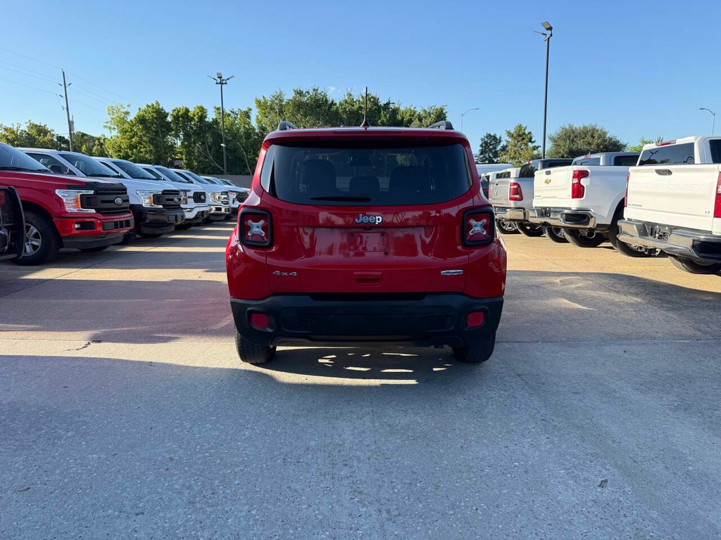 Jeep Renegade Vehicle Full-screen Gallery Image 38