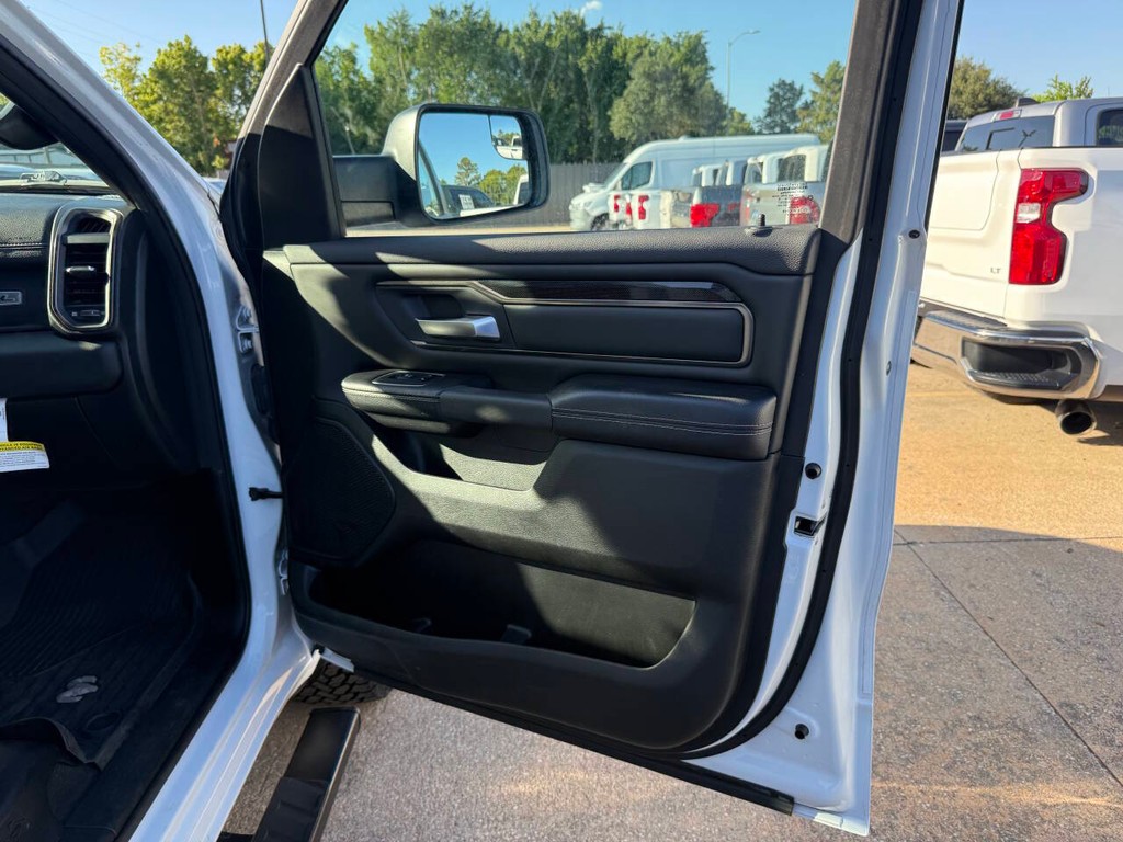 Ram 1500 Vehicle Full-screen Gallery Image 11