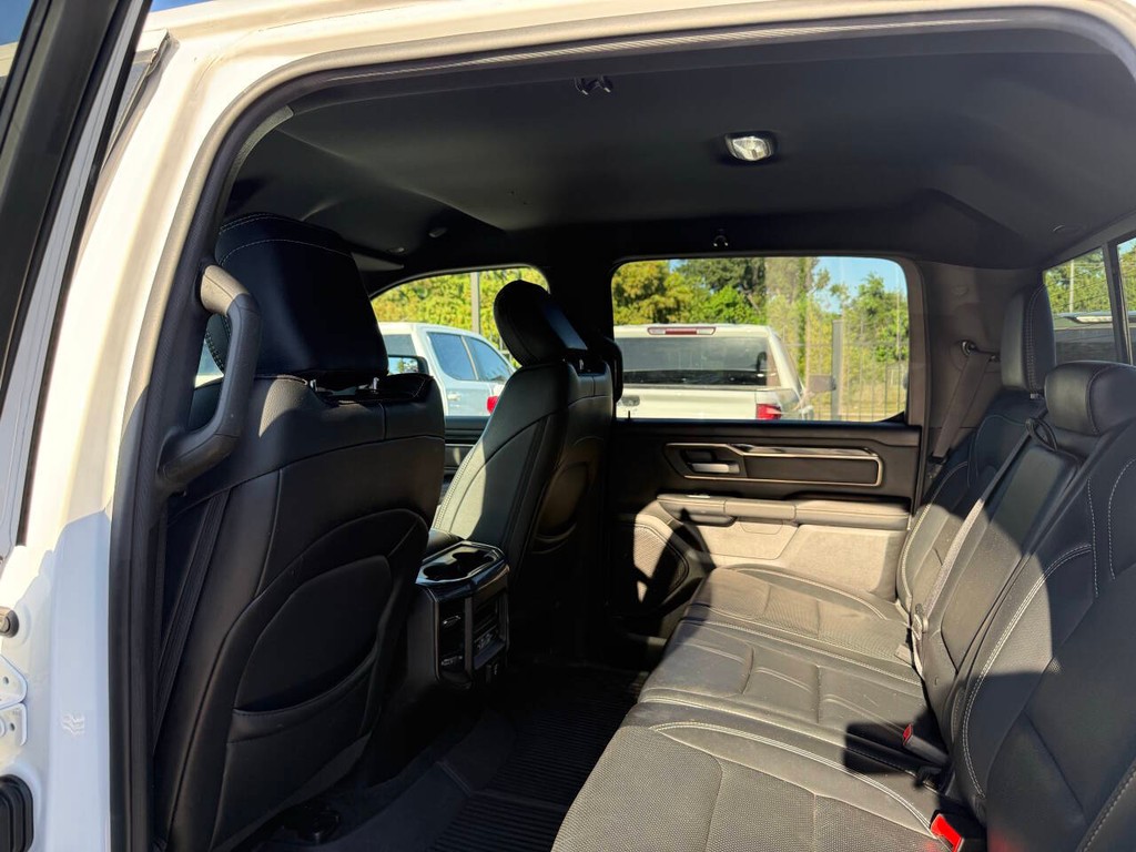 Ram 1500 Vehicle Full-screen Gallery Image 12