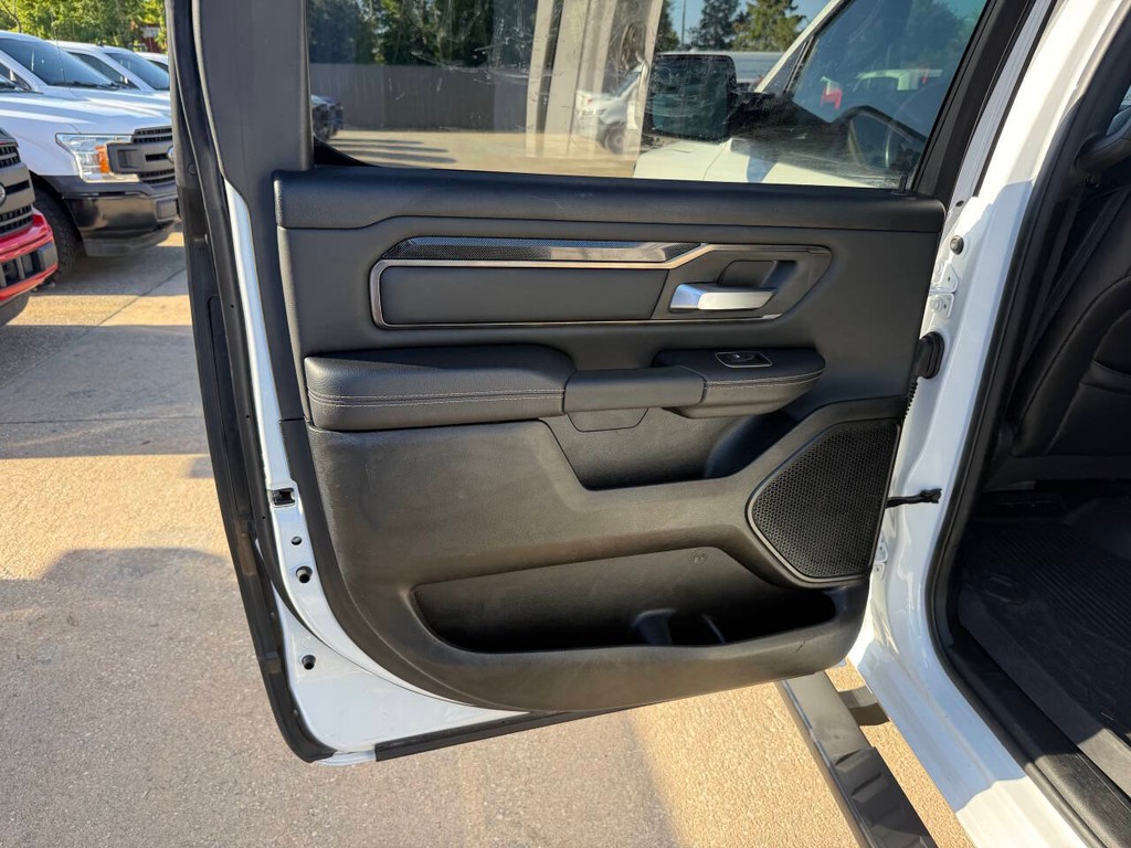 Ram 1500 Vehicle Full-screen Gallery Image 14