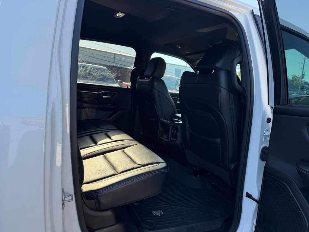 Ram 1500 Vehicle Full-screen Gallery Image 15