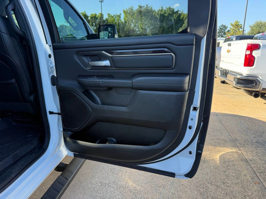 Ram 1500 Vehicle Full-screen Gallery Image 16