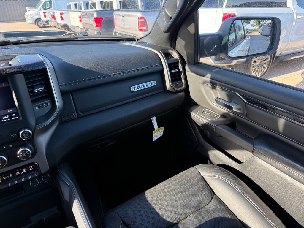 Ram 1500 Vehicle Full-screen Gallery Image 20