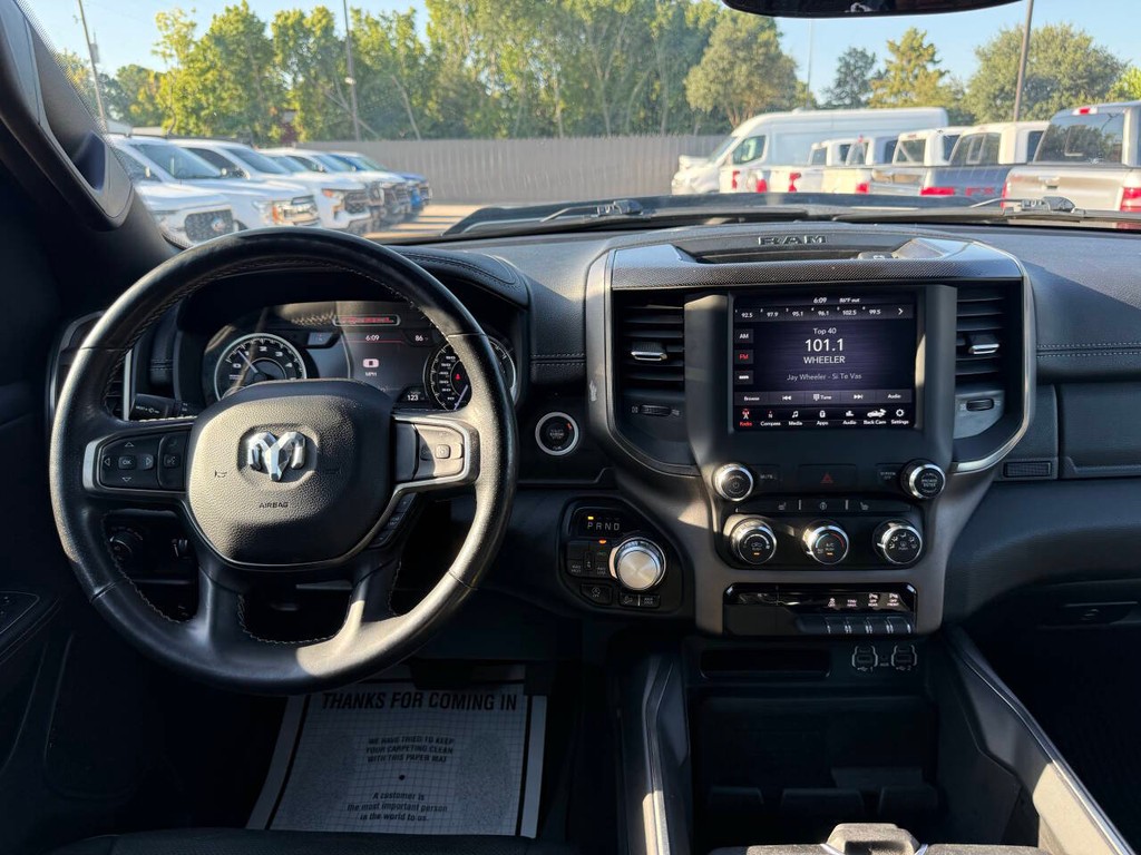 Ram 1500 Vehicle Full-screen Gallery Image 21