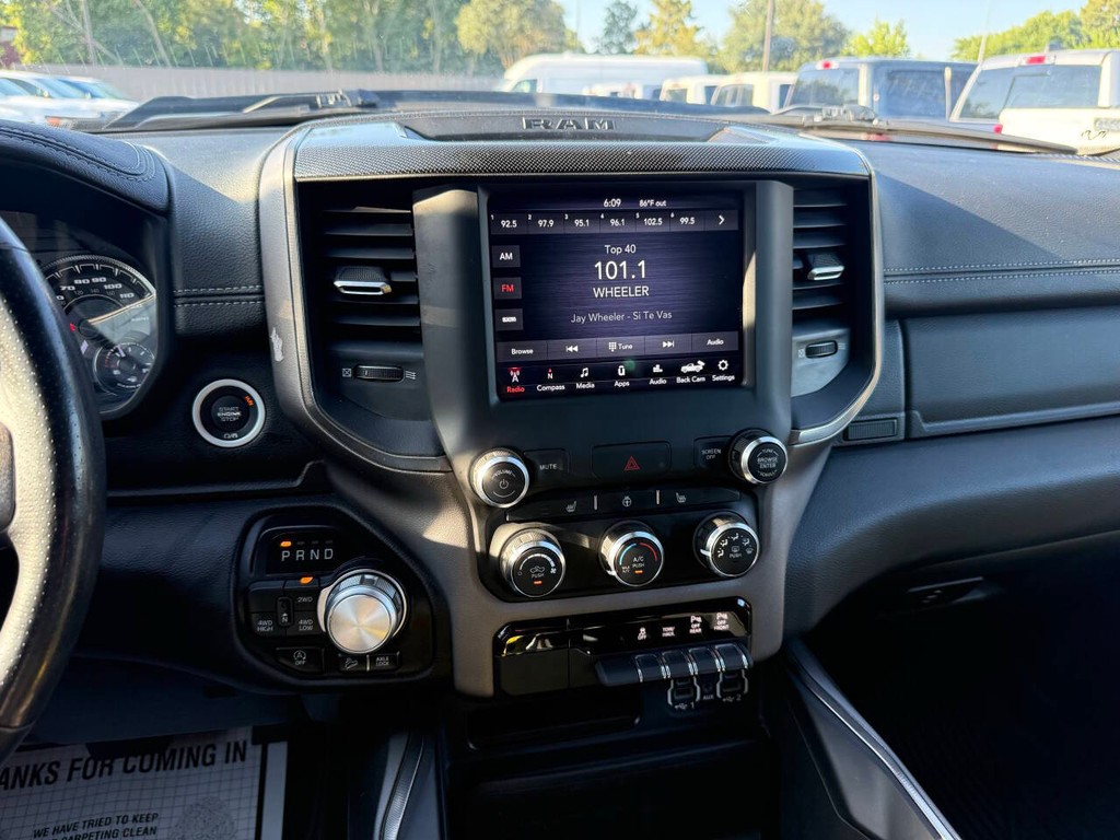 Ram 1500 Vehicle Full-screen Gallery Image 24