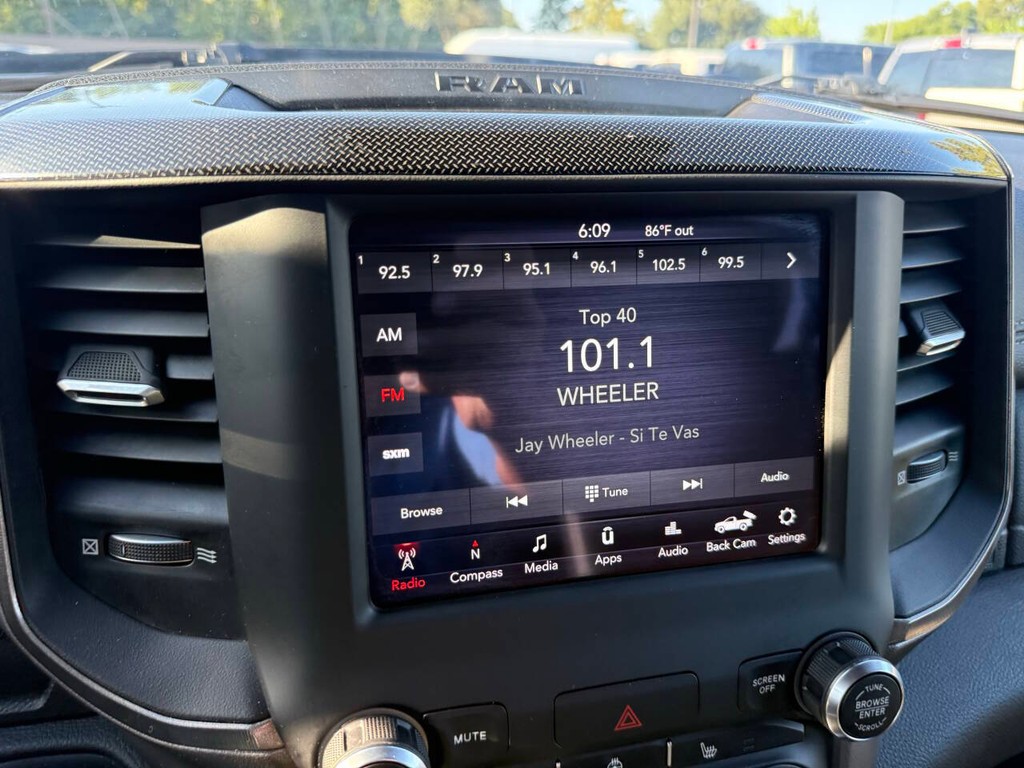 Ram 1500 Vehicle Full-screen Gallery Image 26