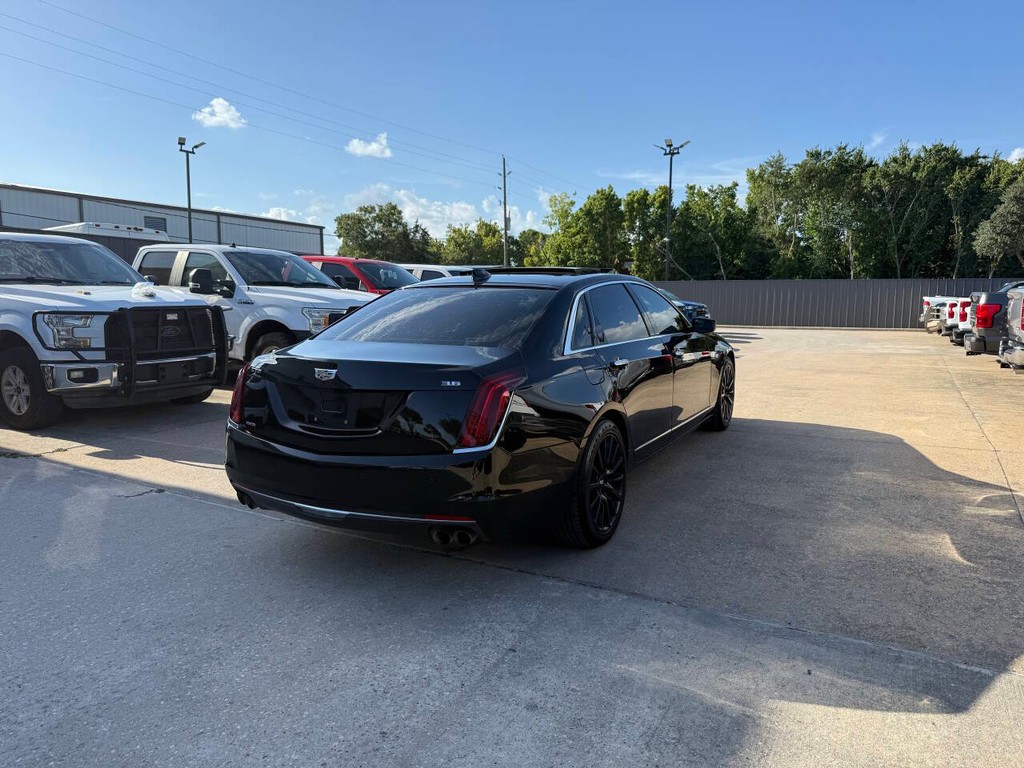 Cadillac CT6 Vehicle Full-screen Gallery Image 05