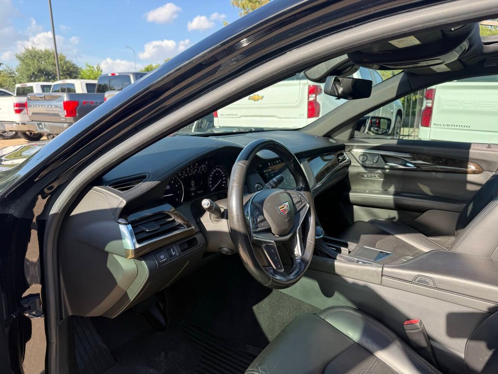 Cadillac CT6 Vehicle Full-screen Gallery Image 06