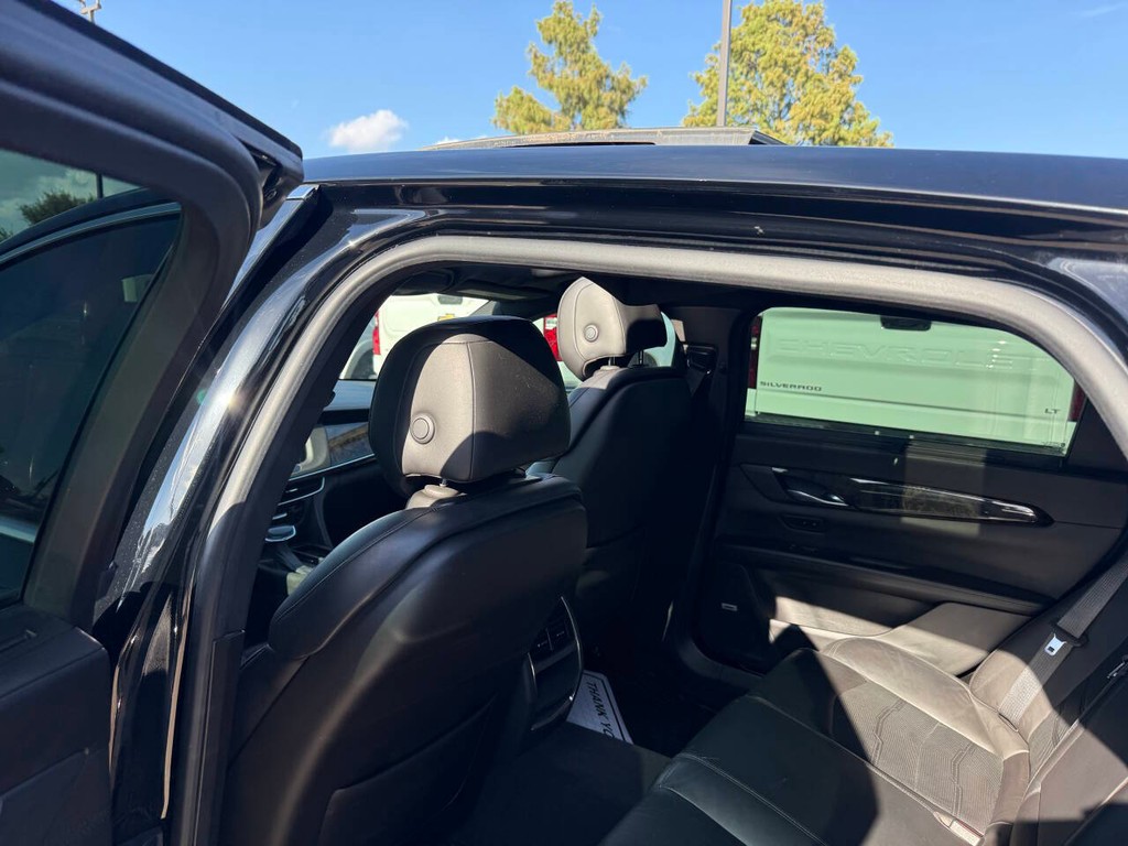 Cadillac CT6 Vehicle Full-screen Gallery Image 09