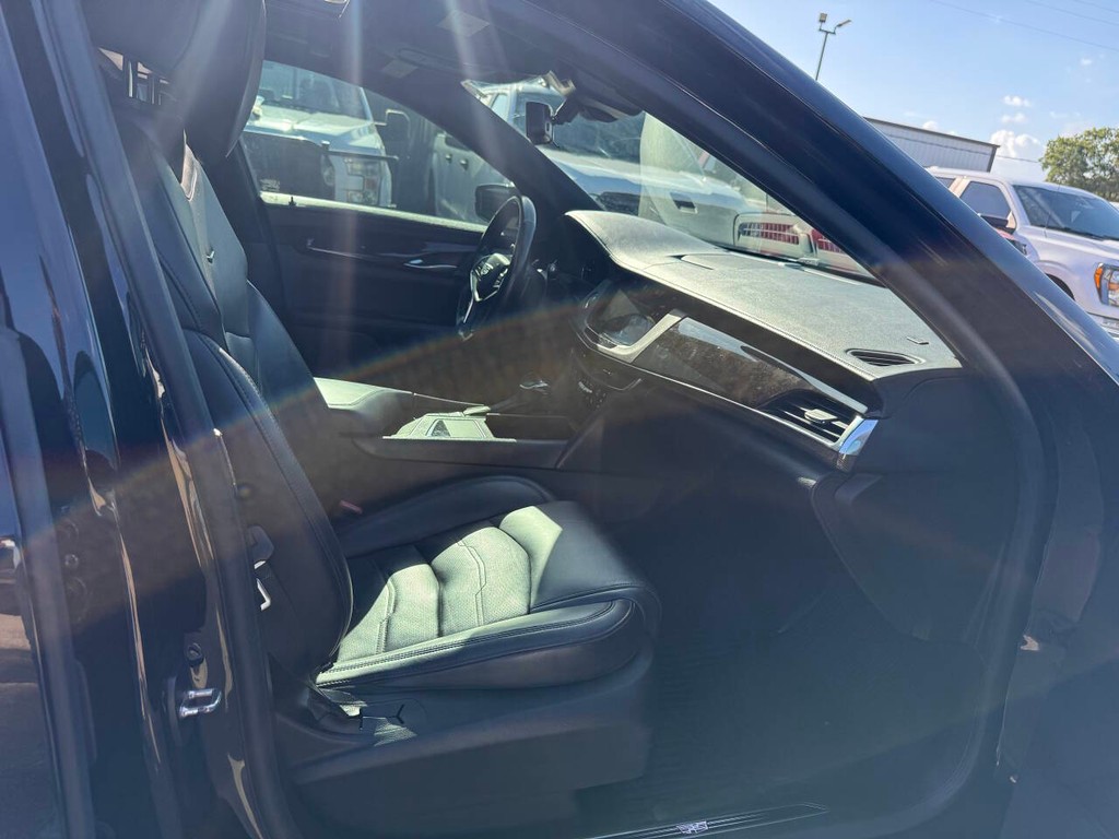 Cadillac CT6 Vehicle Full-screen Gallery Image 11