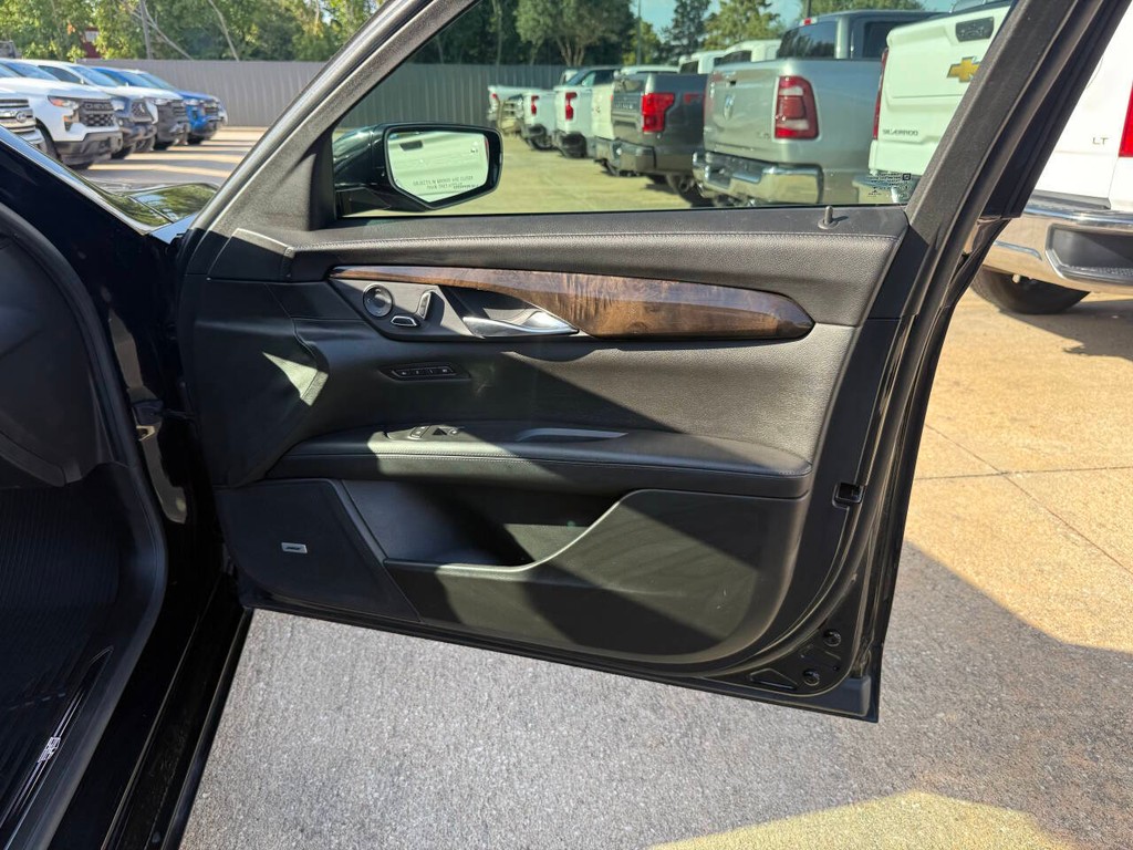 Cadillac CT6 Vehicle Full-screen Gallery Image 12