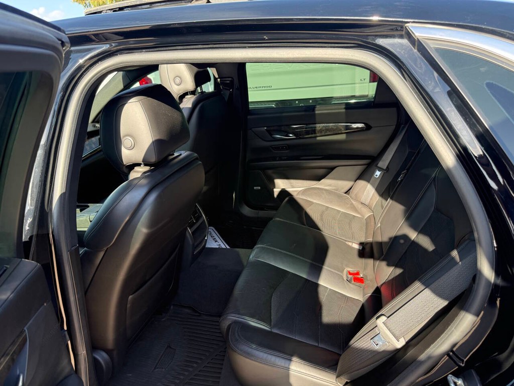 Cadillac CT6 Vehicle Full-screen Gallery Image 13
