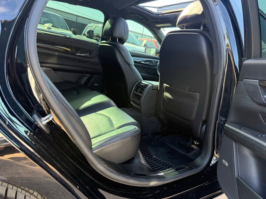 Cadillac CT6 Vehicle Full-screen Gallery Image 15