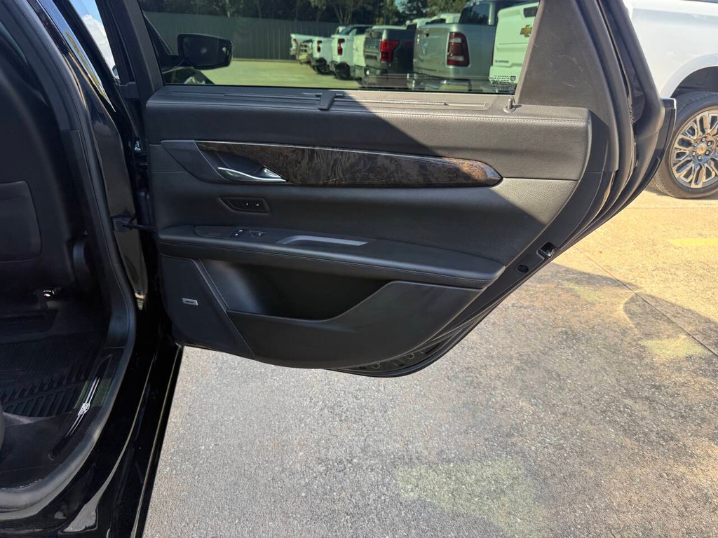 Cadillac CT6 Vehicle Full-screen Gallery Image 16