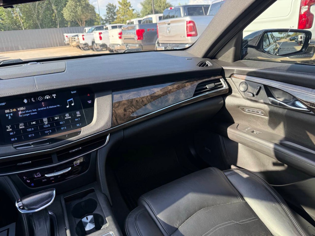 Cadillac CT6 Vehicle Full-screen Gallery Image 20