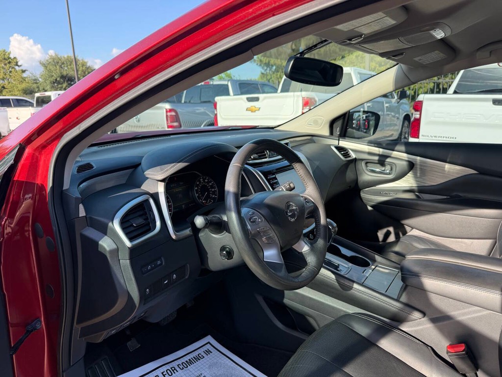 Nissan Murano Vehicle Full-screen Gallery Image 06