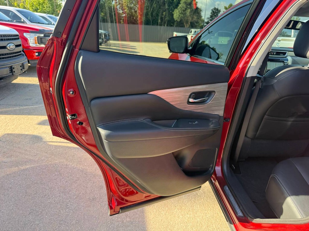 Nissan Murano Vehicle Full-screen Gallery Image 14