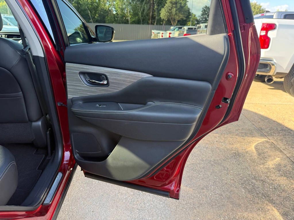 Nissan Murano Vehicle Full-screen Gallery Image 16