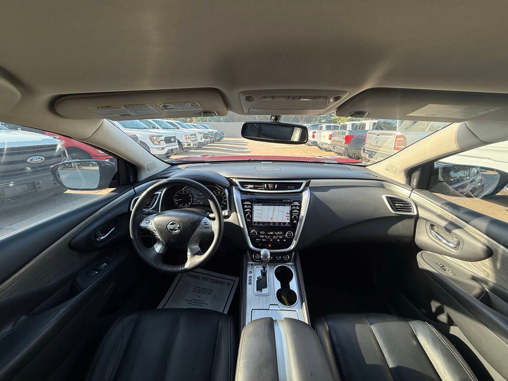 Nissan Murano Vehicle Full-screen Gallery Image 18
