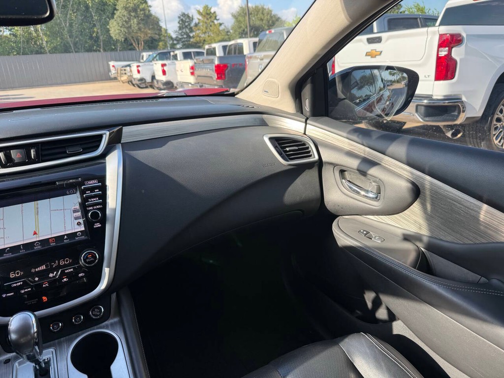 Nissan Murano Vehicle Full-screen Gallery Image 20