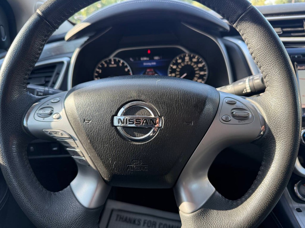 Nissan Murano Vehicle Full-screen Gallery Image 23