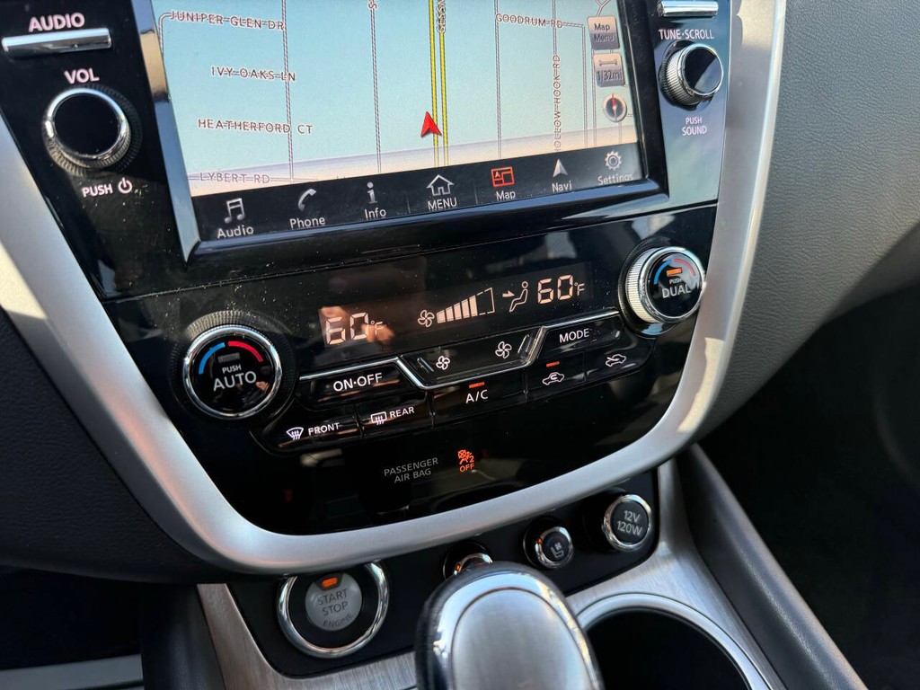 Nissan Murano Vehicle Full-screen Gallery Image 28