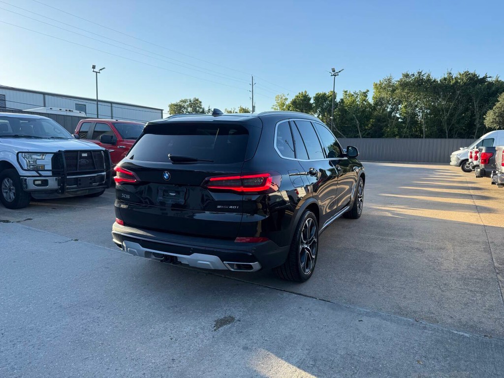 BMW X7 Vehicle Full-screen Gallery Image 05