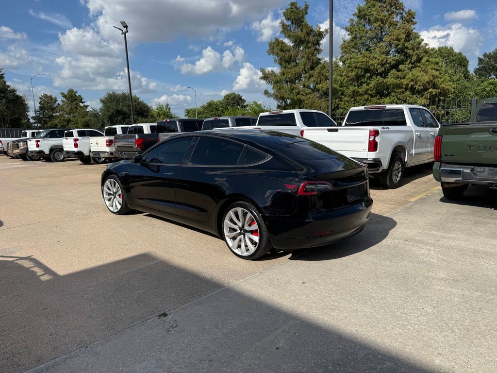 Tesla Model 3 Vehicle Full-screen Gallery Image 04