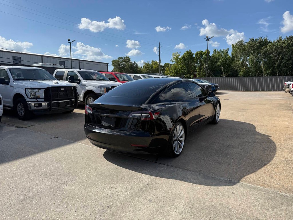 Tesla Model 3 Vehicle Full-screen Gallery Image 05