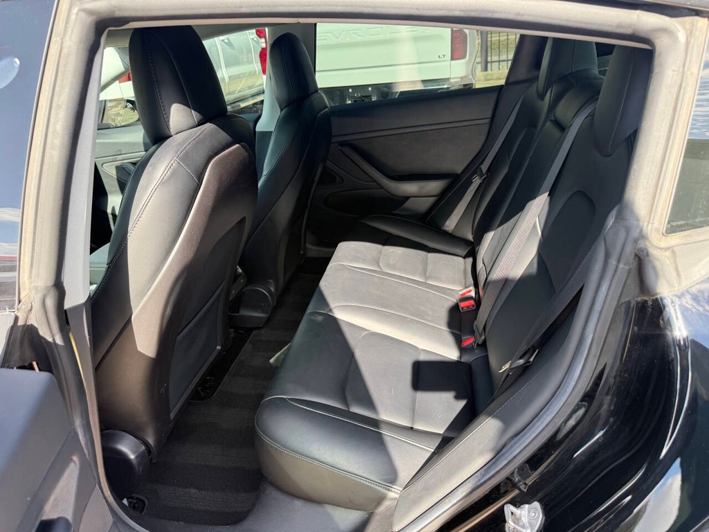 Tesla Model 3 Vehicle Full-screen Gallery Image 13