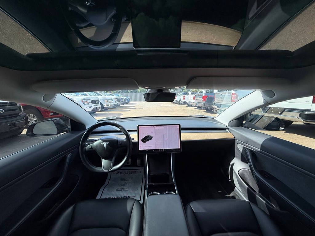 Tesla Model 3 Vehicle Full-screen Gallery Image 17