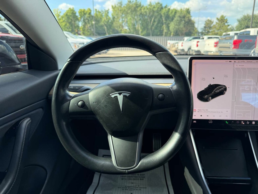 Tesla Model 3 Vehicle Full-screen Gallery Image 25