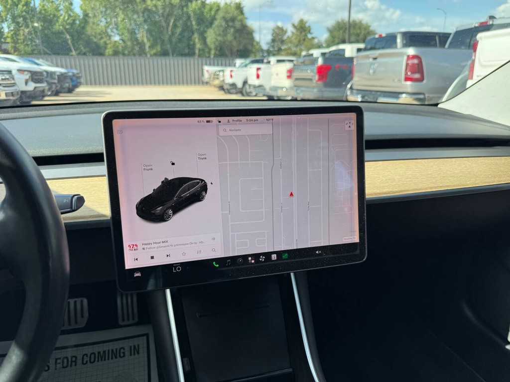 Tesla Model 3 Vehicle Full-screen Gallery Image 27