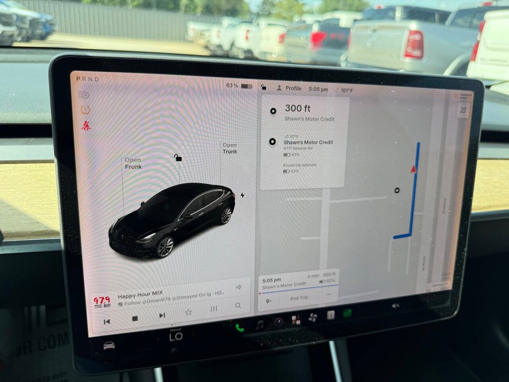 Tesla Model 3 Vehicle Full-screen Gallery Image 30
